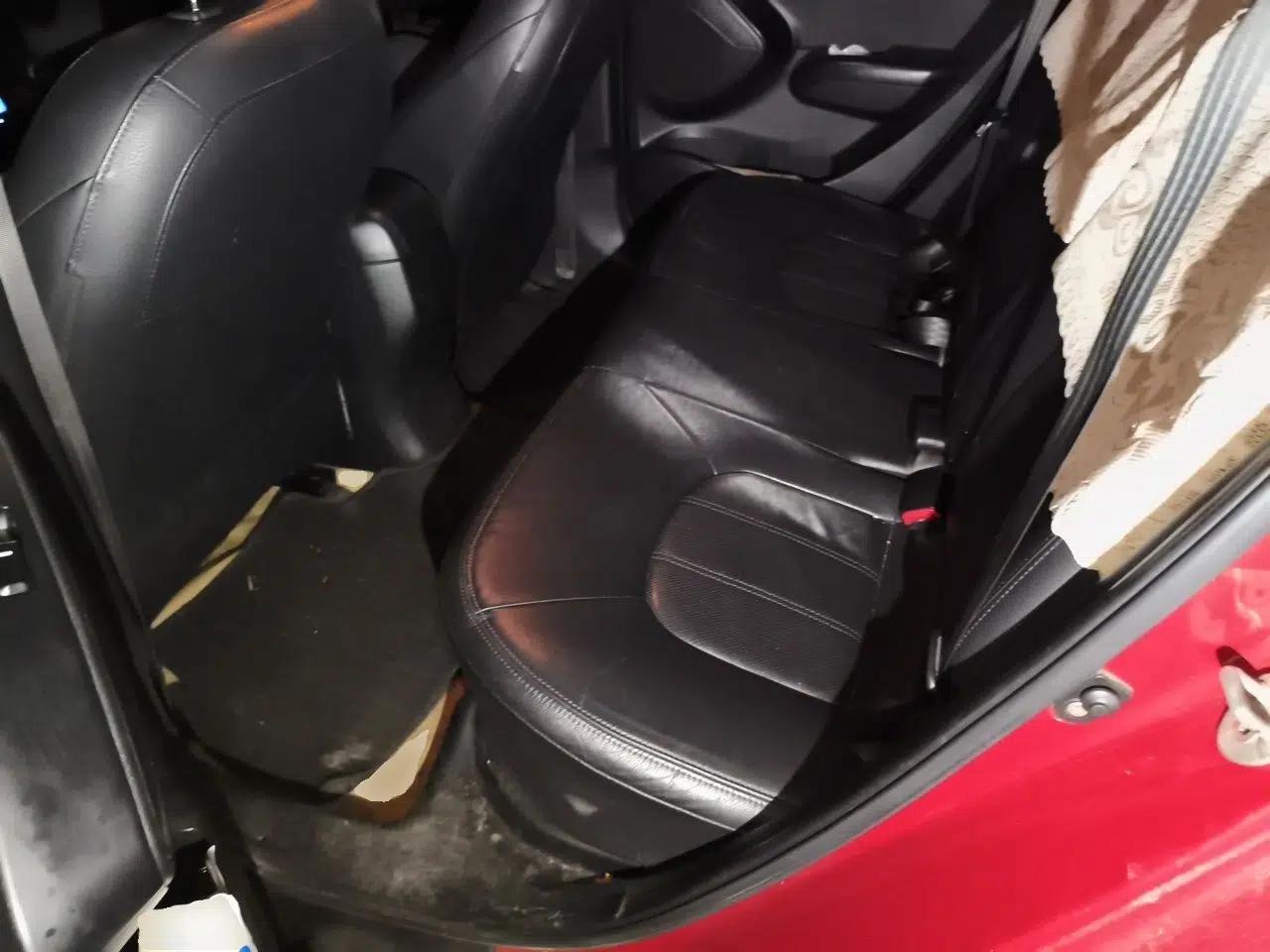 Hyundai ix35 2010 2.0L Automatic Two-Wheel Drive Elite Edition GLS — миниатюра 17