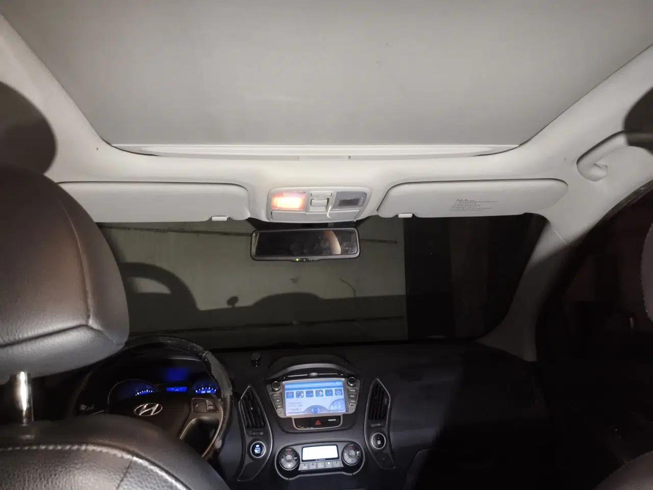 Hyundai ix35 2010 2.0L Automatic Two-Wheel Drive Elite Edition GLS — миниатюра 18