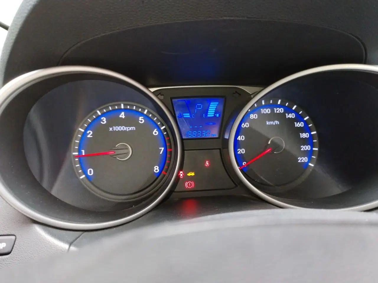 Hyundai ix35 2013 2.0L Automatic Two-Wheel Drive Smart GLS China IV Standard — миниатюра 12