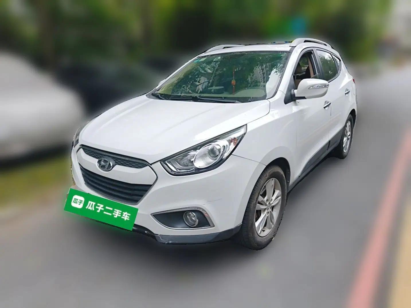 Hyundai ix35 2012 2.0L Automatic Two-Wheel Drive Elite Edition GLS — миниатюра 1