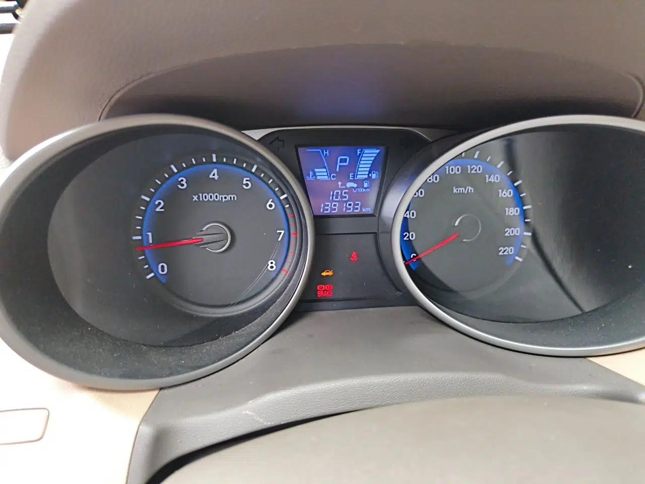 Hyundai ix35 2012 2.0L Automatic Two-Wheel Drive Elite Edition GLS — миниатюра 12
