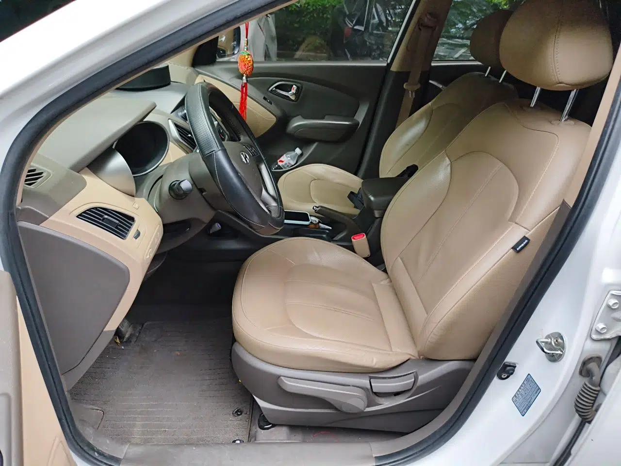 Hyundai ix35 2012 2.0L Automatic Two-Wheel Drive Elite Edition GLS — миниатюра 15