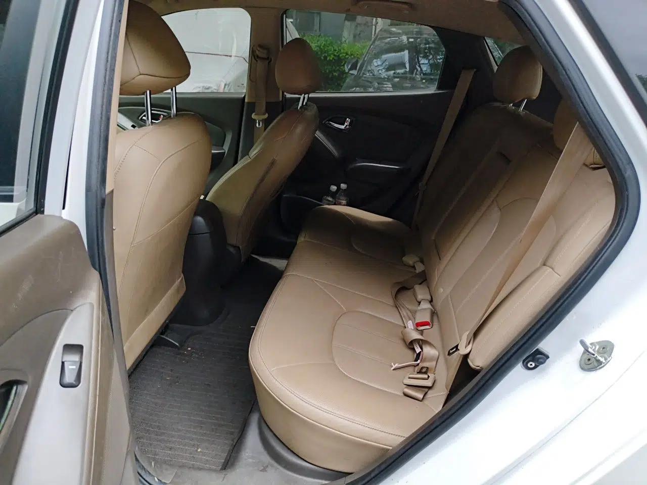 Hyundai ix35 2012 2.0L Automatic Two-Wheel Drive Elite Edition GLS — миниатюра 17