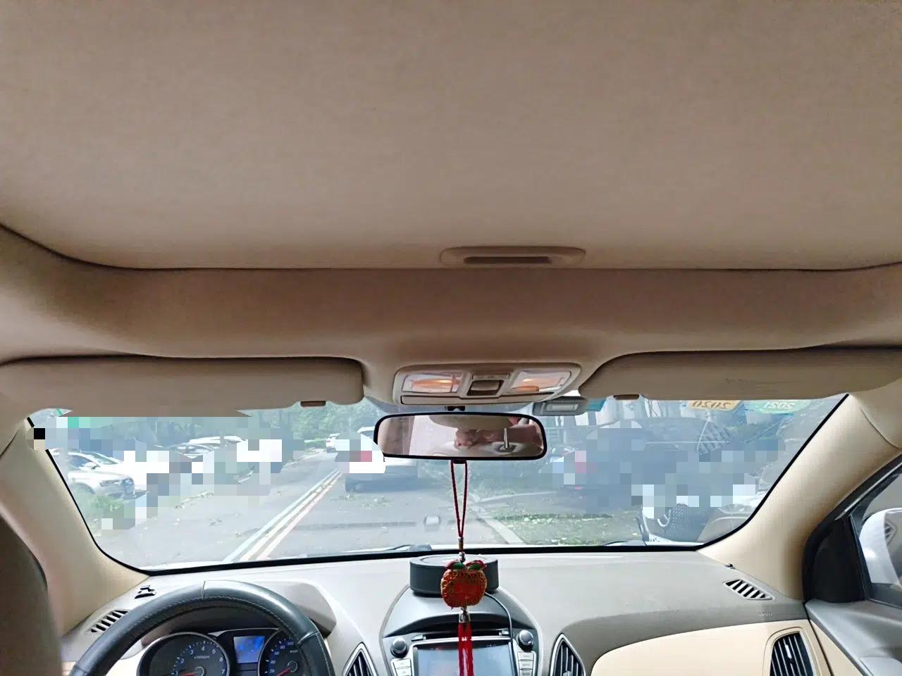 Hyundai ix35 2012 2.0L Automatic Two-Wheel Drive Elite Edition GLS — миниатюра 18