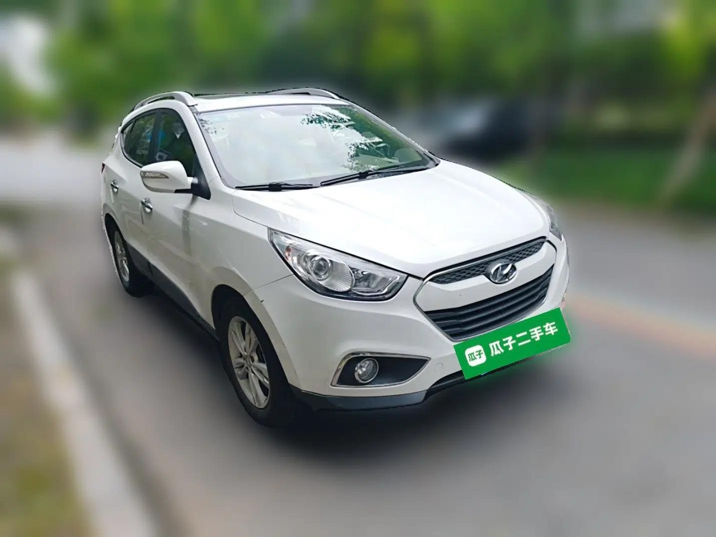 Hyundai ix35 2012 2.0L Automatic Two-Wheel Drive Elite Edition GLS — миниатюра 3