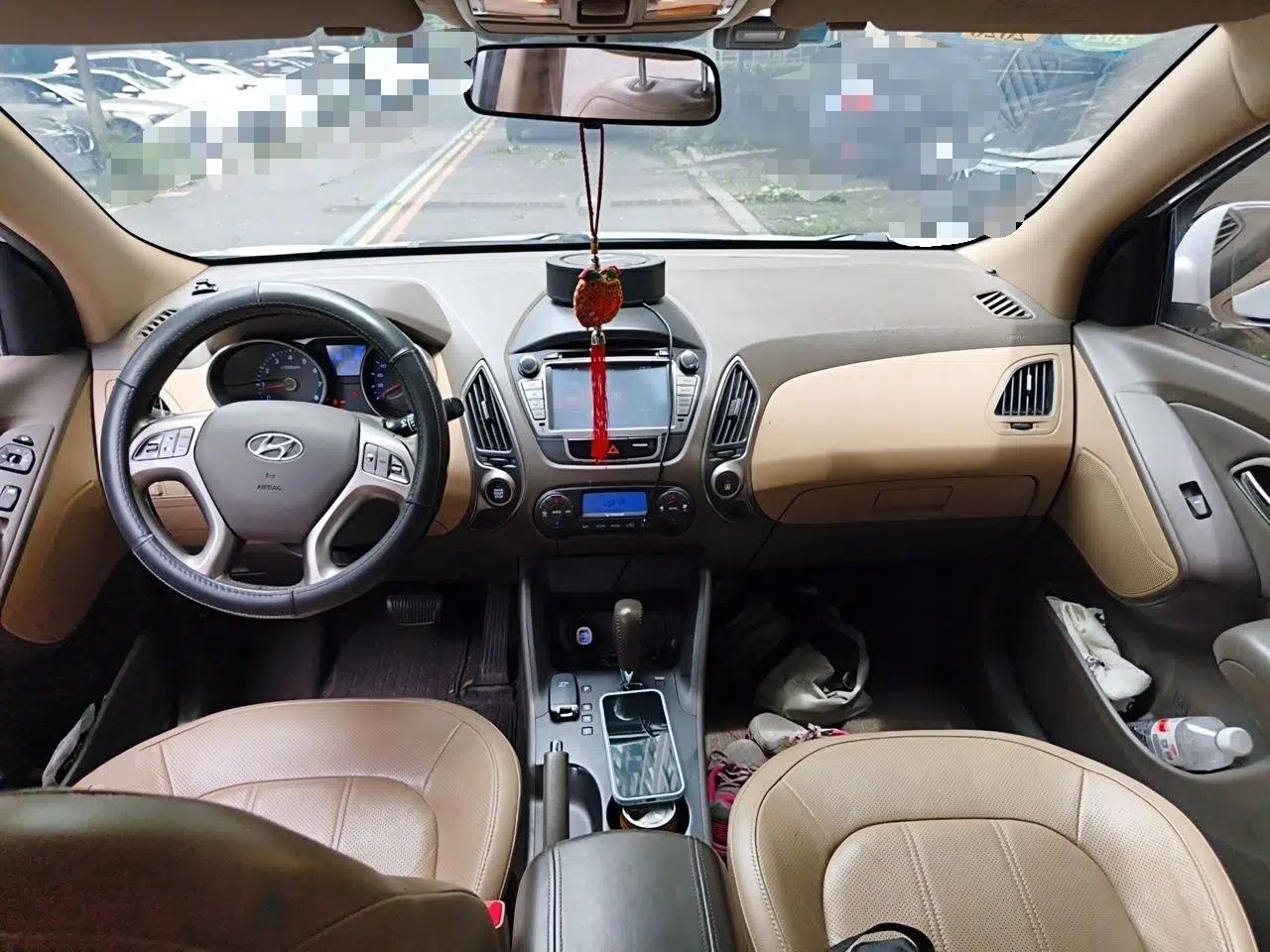 Hyundai ix35 2012 2.0L Automatic Two-Wheel Drive Elite Edition GLS — миниатюра 9