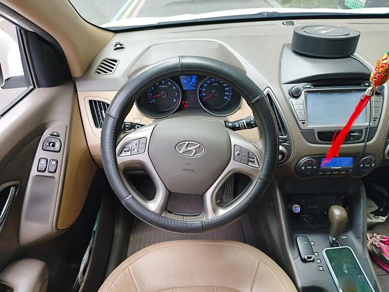 Hyundai ix35 2012 2.0L Automatic Two-Wheel Drive Elite Edition GLS — миниатюра 10