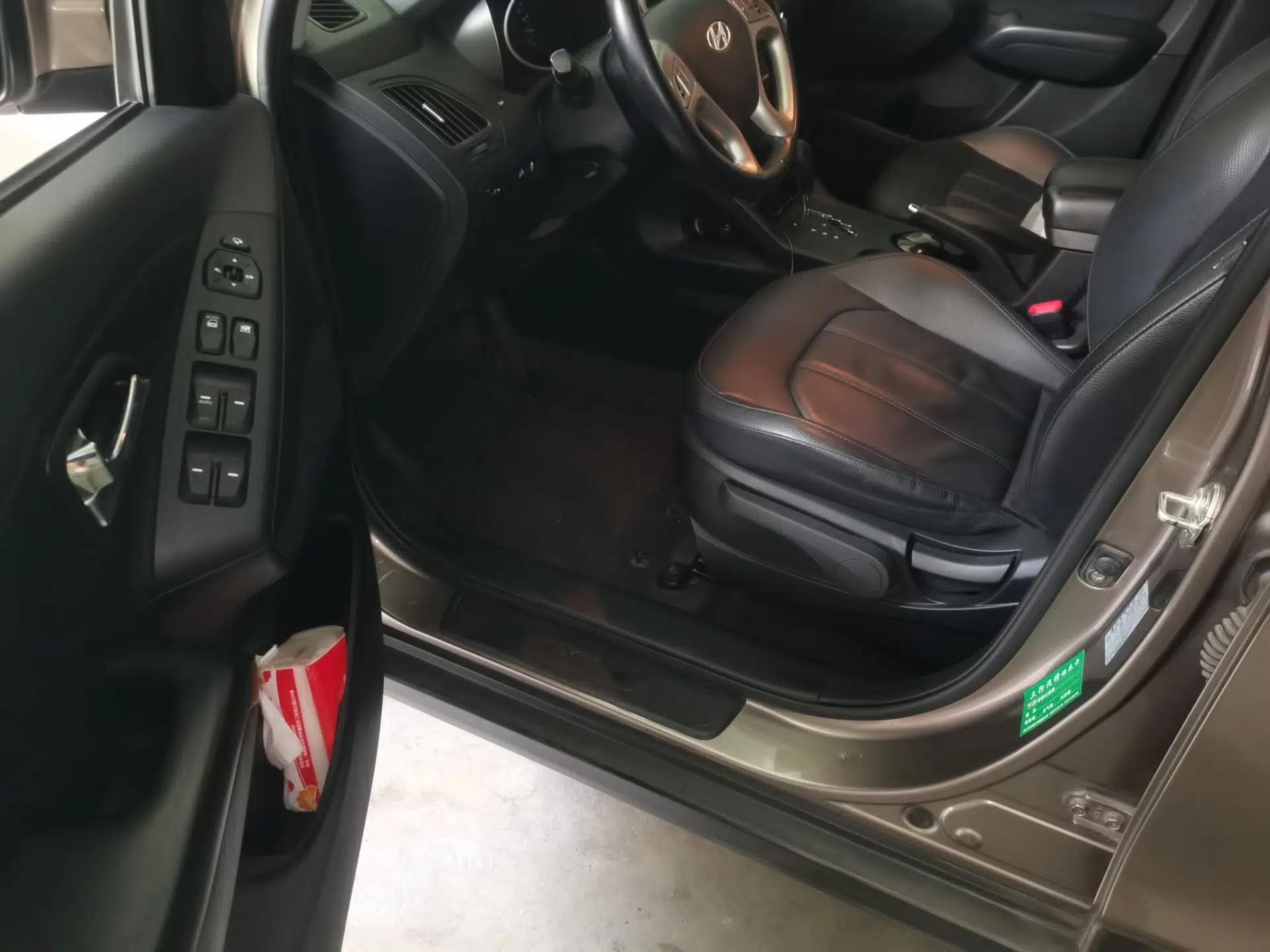 Hyundai ix35 2013 2.0L Automatic Two-Wheel Drive Smart GLS China IV Standard — миниатюра 16