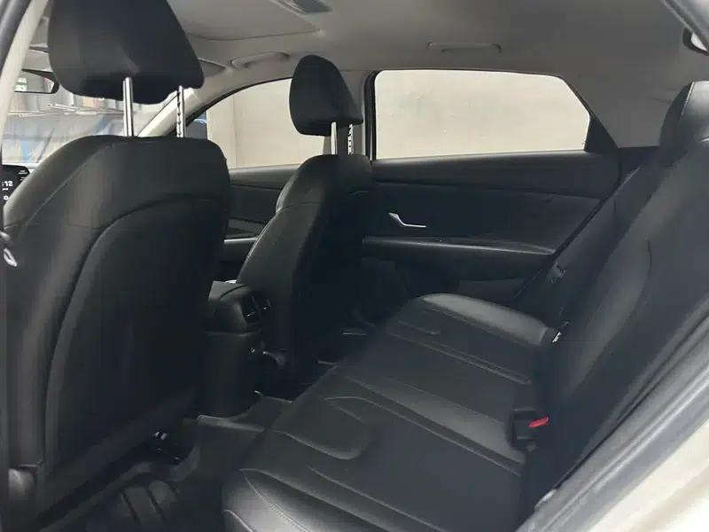 Hyundai Elantra 2022 1.5L CVT GLX Elite Edition — миниатюра 15