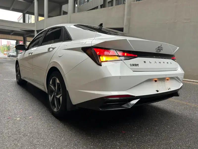 Hyundai Elantra 2022 1.5L CVT GLX Elite Edition — миниатюра 4