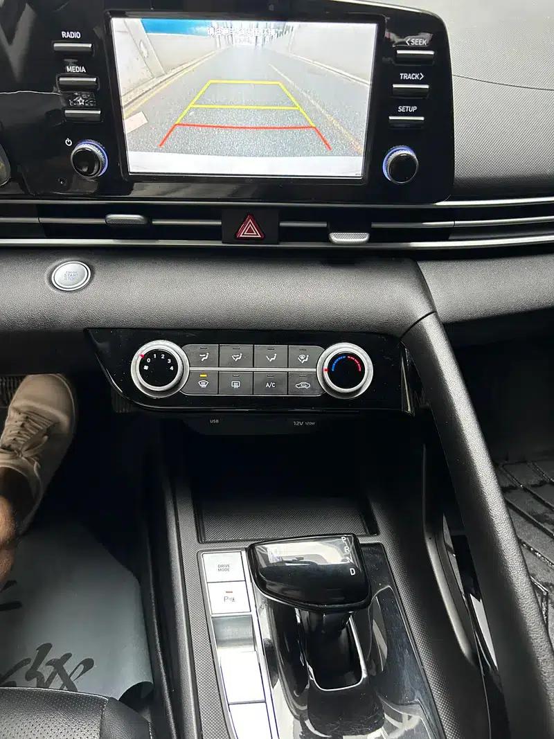 Hyundai Elantra 2022 1.5L CVT GLX Elite Edition — миниатюра 8