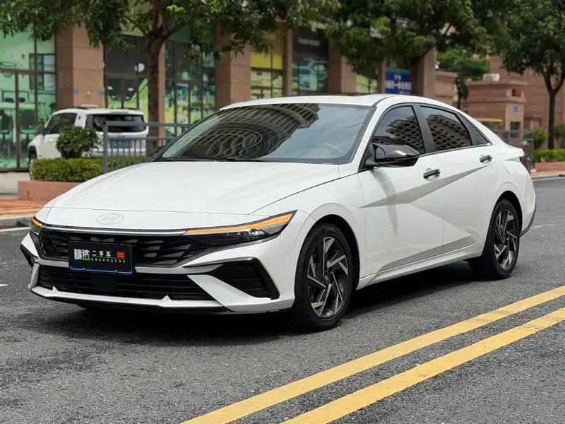 Hyundai Elantra 2021 1.5L CVT TOP Flagship Edition — миниатюра 1
