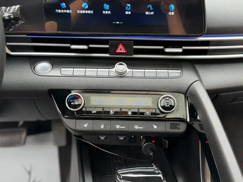 Hyundai Elantra 2021 1.5L CVT TOP Flagship Edition — миниатюра 11