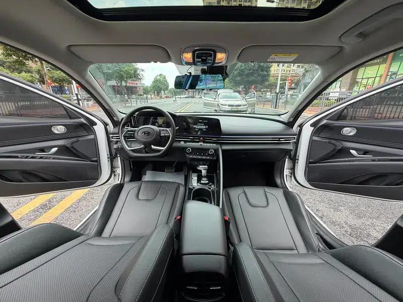 Hyundai Elantra 2021 1.5L CVT TOP Flagship Edition — миниатюра 13