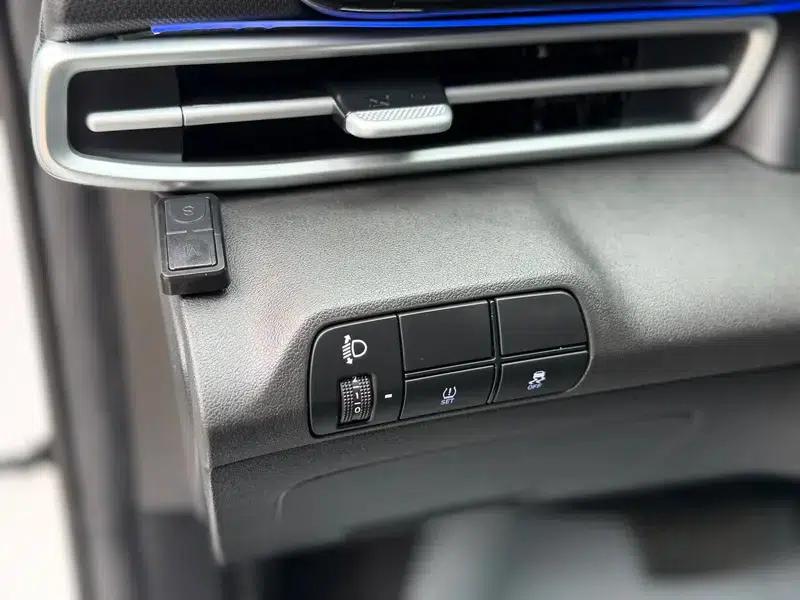 Hyundai Elantra 2021 1.5L CVT TOP Flagship Edition — миниатюра 14