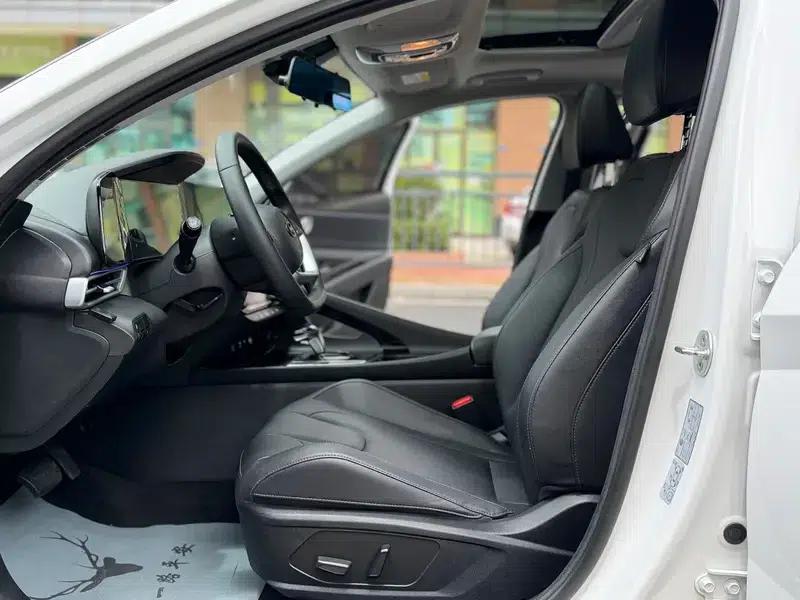 Hyundai Elantra 2021 1.5L CVT TOP Flagship Edition — миниатюра 15