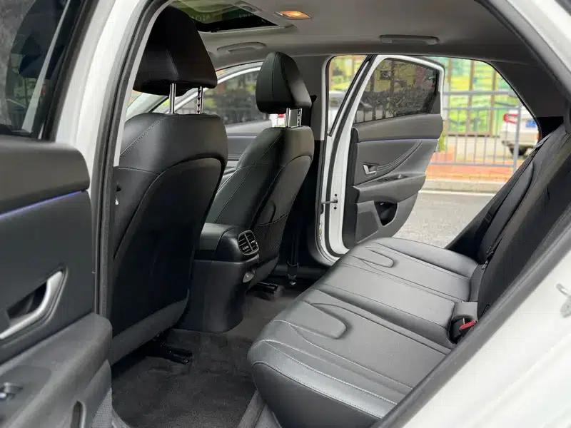 Hyundai Elantra 2021 1.5L CVT TOP Flagship Edition — миниатюра 16