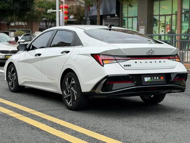 Hyundai Elantra 2021 1.5L CVT TOP Flagship Edition — миниатюра 5