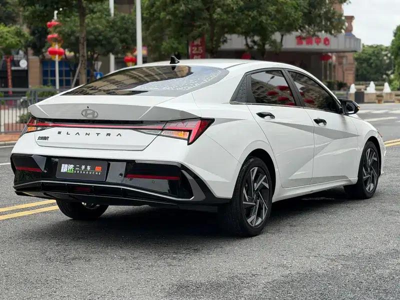 Hyundai Elantra 2021 1.5L CVT TOP Flagship Edition — миниатюра 7