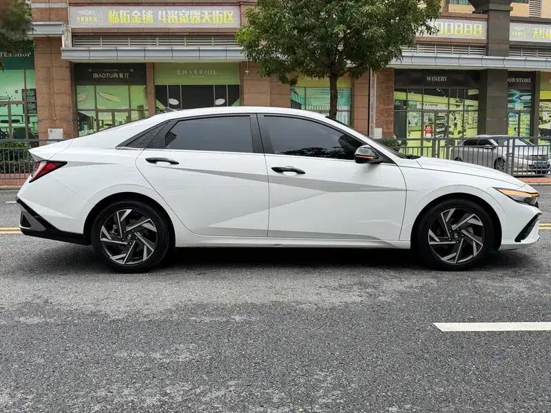 Hyundai Elantra 2021 1.5L CVT TOP Flagship Edition — миниатюра 8