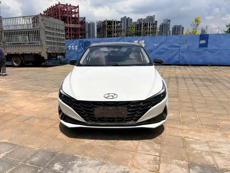 Hyundai Elantra 2021 1.5L CVT LUX Premium Edition — миниатюра 2