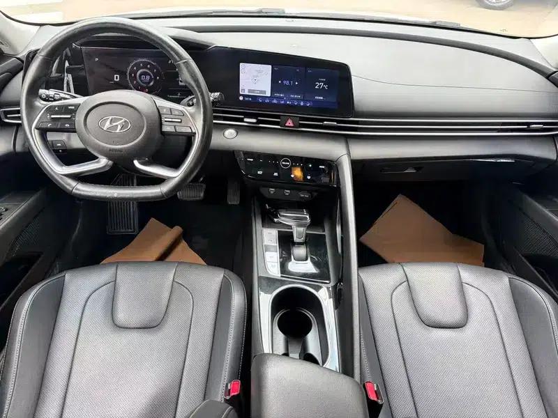 Hyundai Elantra 2021 1.5L CVT LUX Premium Edition — миниатюра 7