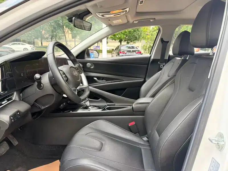 Hyundai Elantra 2021 1.5L CVT LUX Premium Edition — миниатюра 8