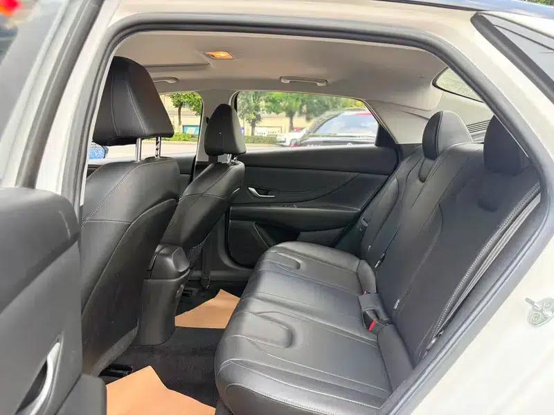 Hyundai Elantra 2021 1.5L CVT LUX Premium Edition — миниатюра 9