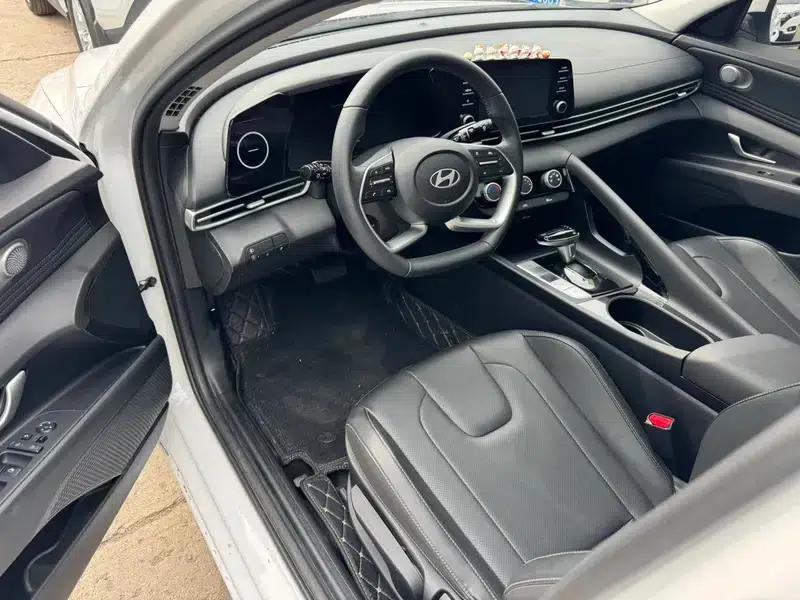 Hyundai Elantra 2023 1.5L CVT GLX Elite Edition — миниатюра 12