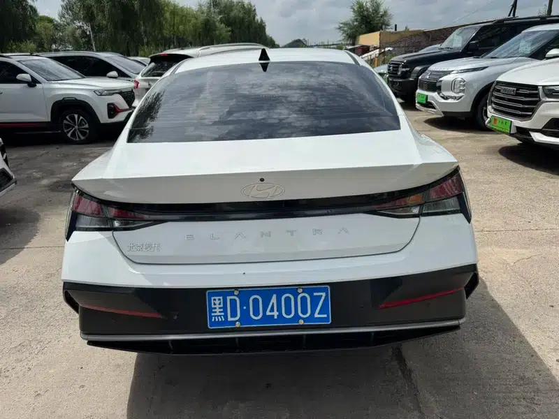 Hyundai Elantra 2023 1.5L CVT GLX Elite Edition — миниатюра 5