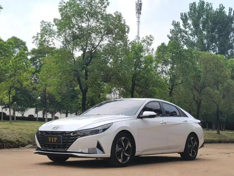 Hyundai Elantra 2022 1.5L CVT LUX Premium Edition — миниатюра 1