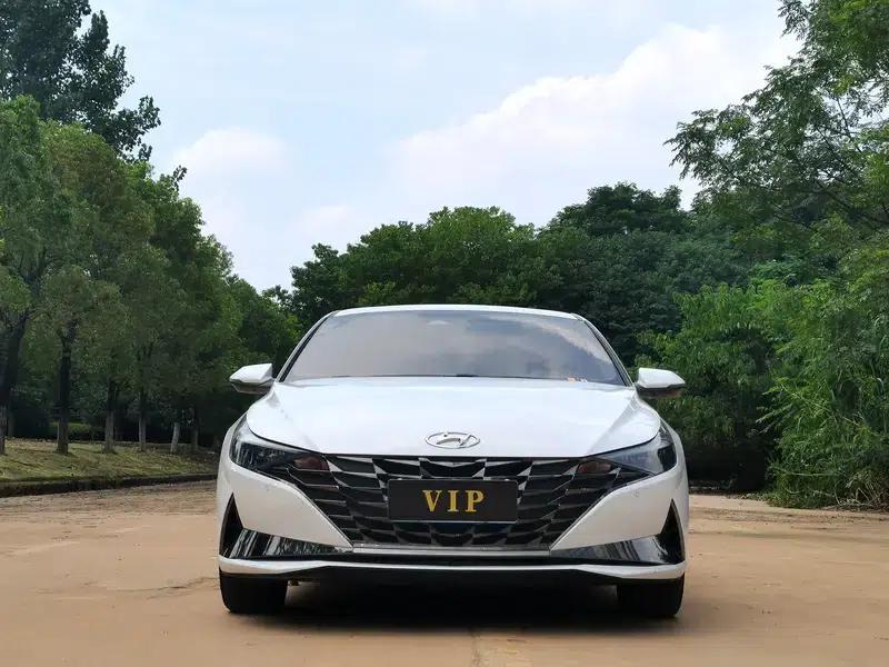 Hyundai Elantra 2022 1.5L CVT LUX Premium Edition — миниатюра 2