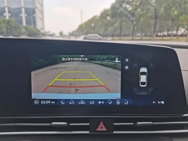 Hyundai Elantra 2022 1.5L CVT LUX Premium Edition — миниатюра 11