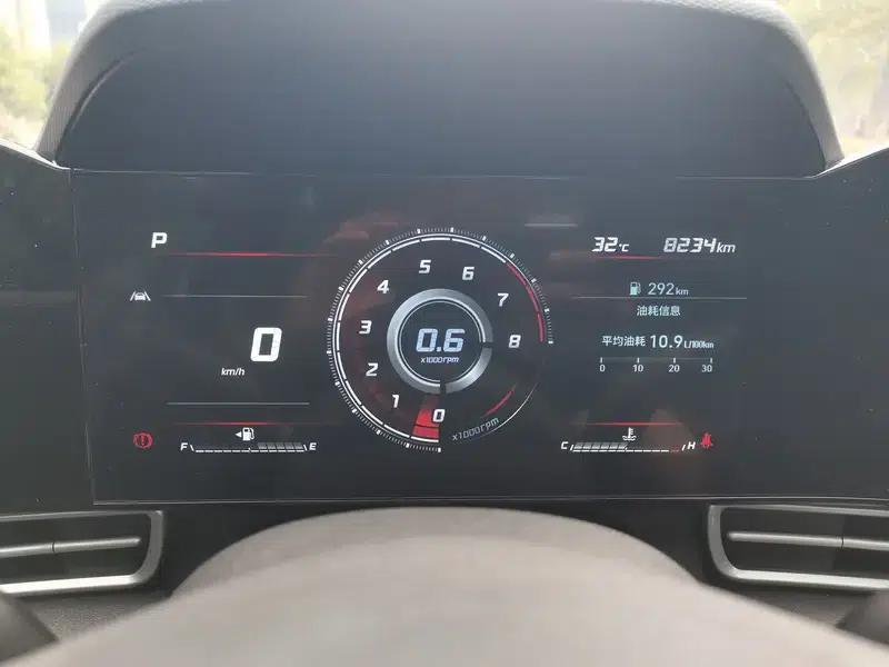 Hyundai Elantra 2022 1.5L CVT LUX Premium Edition — миниатюра 13