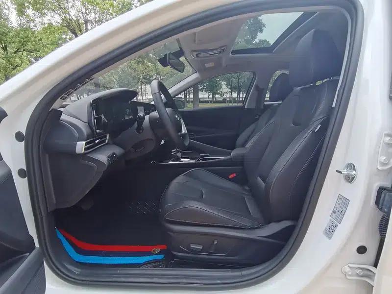 Hyundai Elantra 2022 1.5L CVT LUX Premium Edition — миниатюра 14