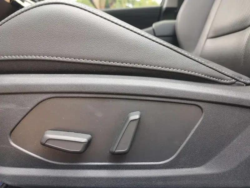 Hyundai Elantra 2022 1.5L CVT LUX Premium Edition — миниатюра 15