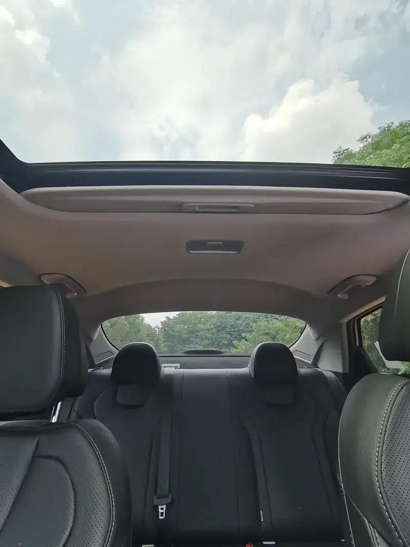 Hyundai Elantra 2022 1.5L CVT LUX Premium Edition — миниатюра 7