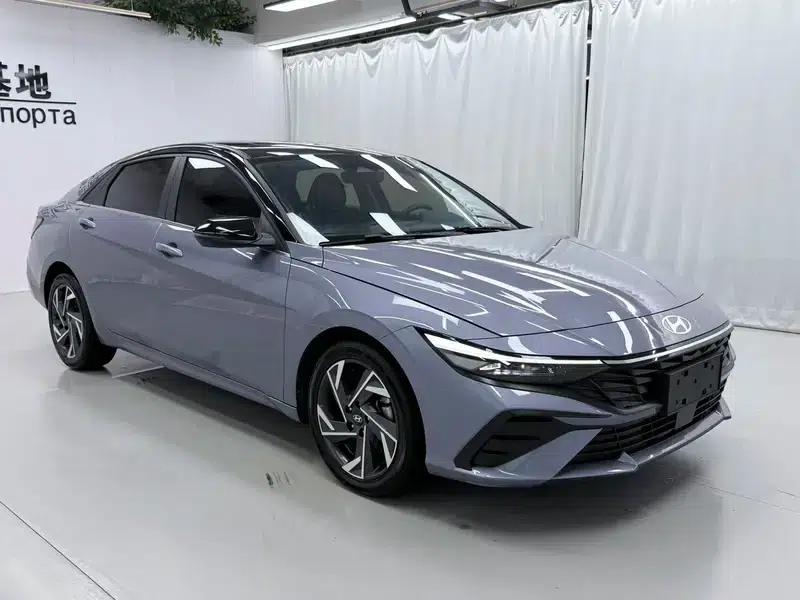 Hyundai Elantra 2023 1.5L CVT LUX Premium Edition — миниатюра 3