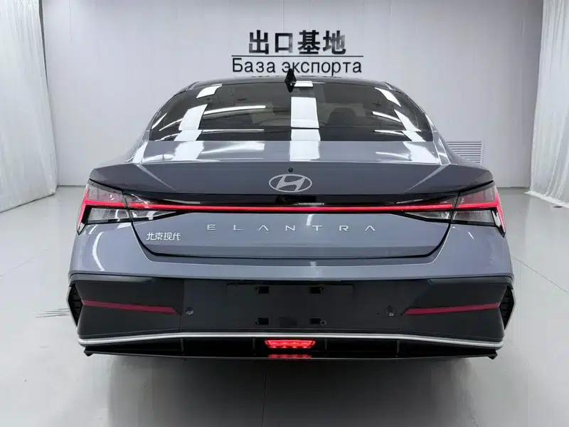 Hyundai Elantra 2023 1.5L CVT LUX Premium Edition — миниатюра 5