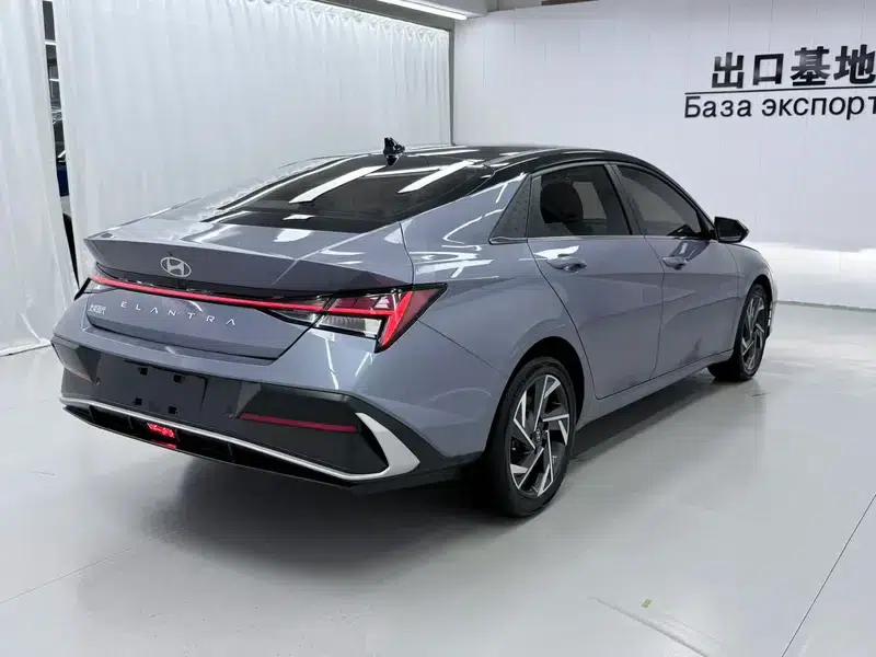 Hyundai Elantra 2023 1.5L CVT LUX Premium Edition — миниатюра 6