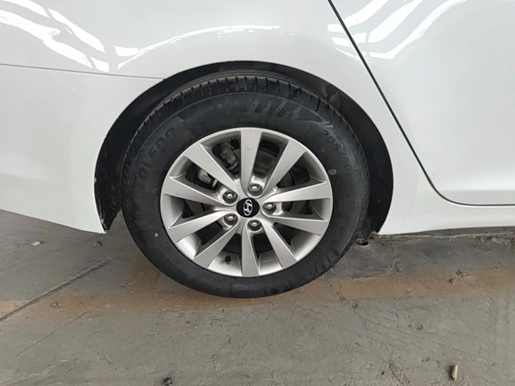 Hyundai Mistra 2014 1.8L Automatic Smart GLS — миниатюра 11