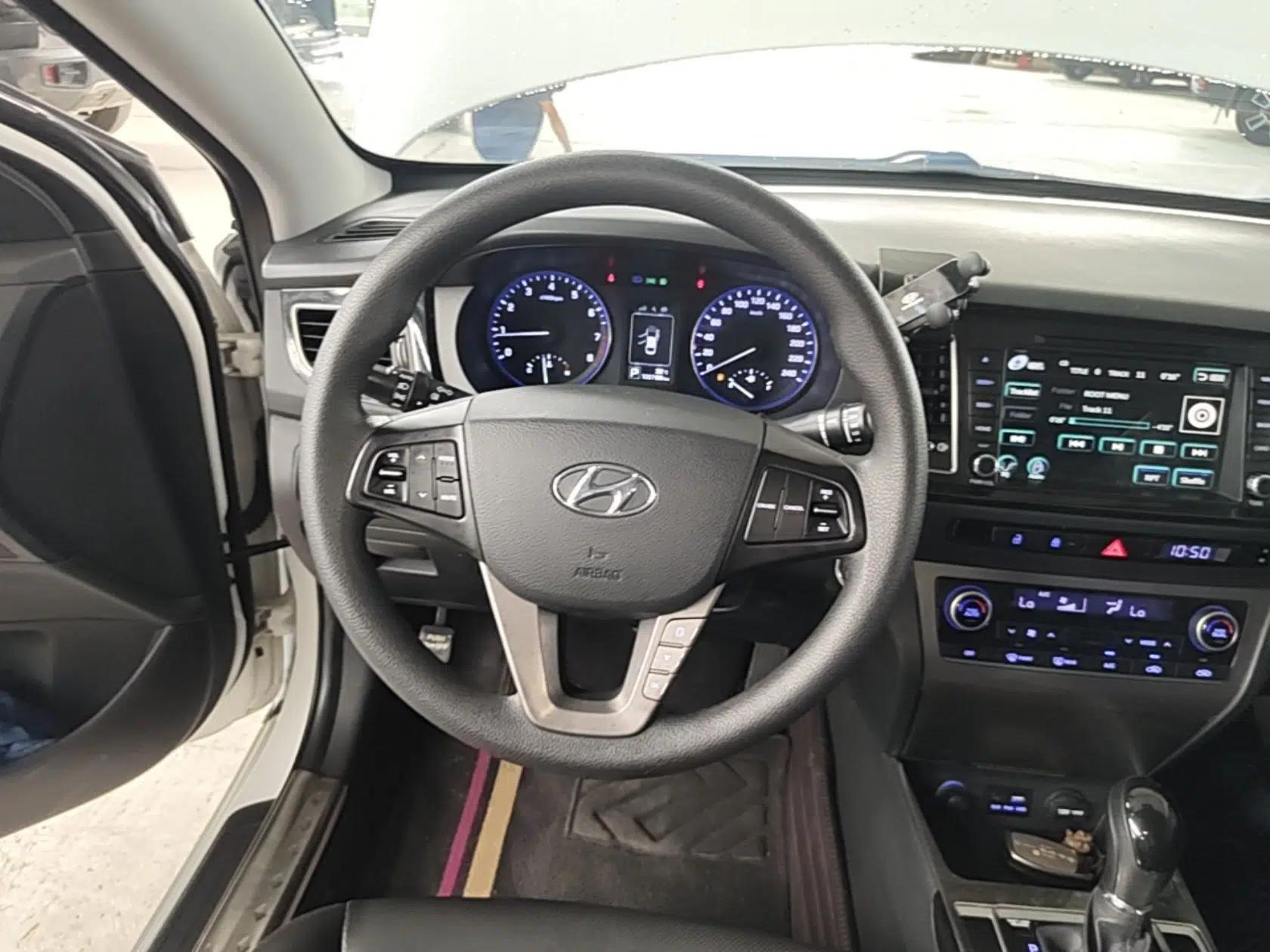Hyundai Mistra 2014 1.8L Automatic Smart GLS — миниатюра 13