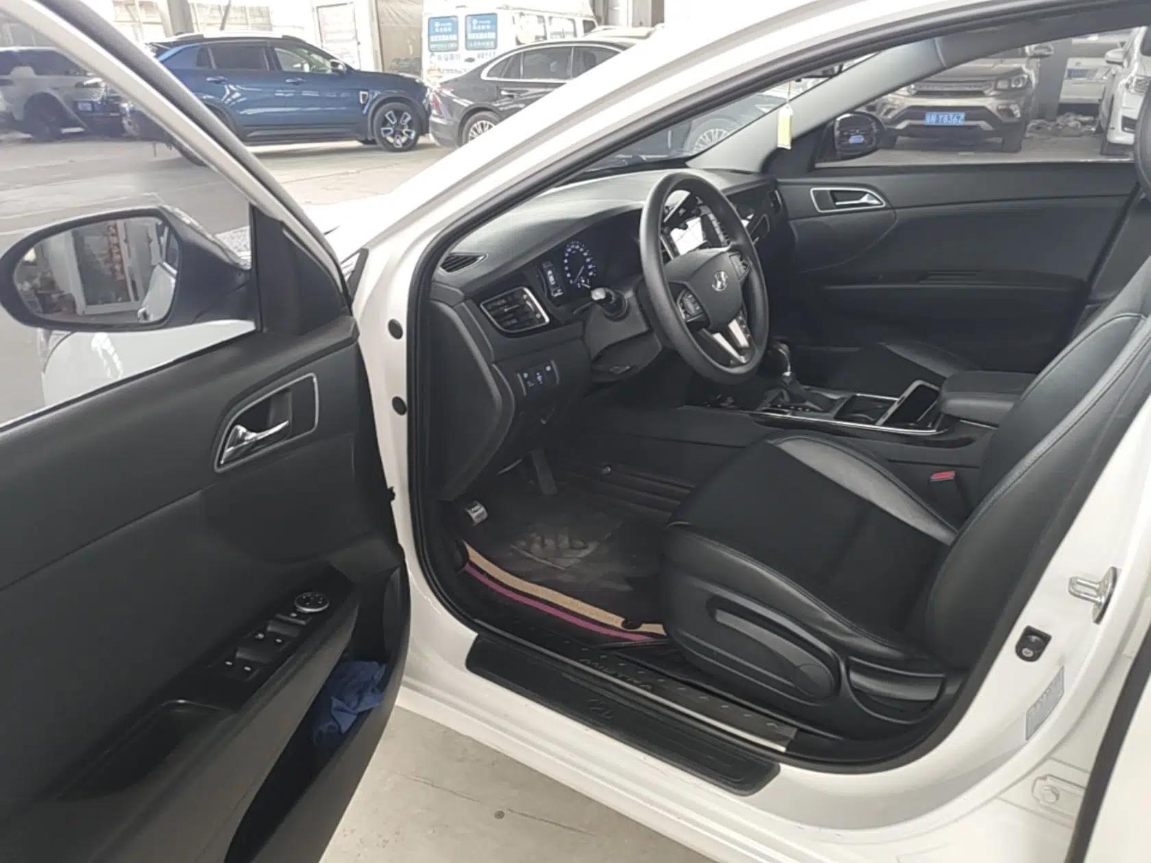 Hyundai Mistra 2014 1.8L Automatic Smart GLS — миниатюра 18