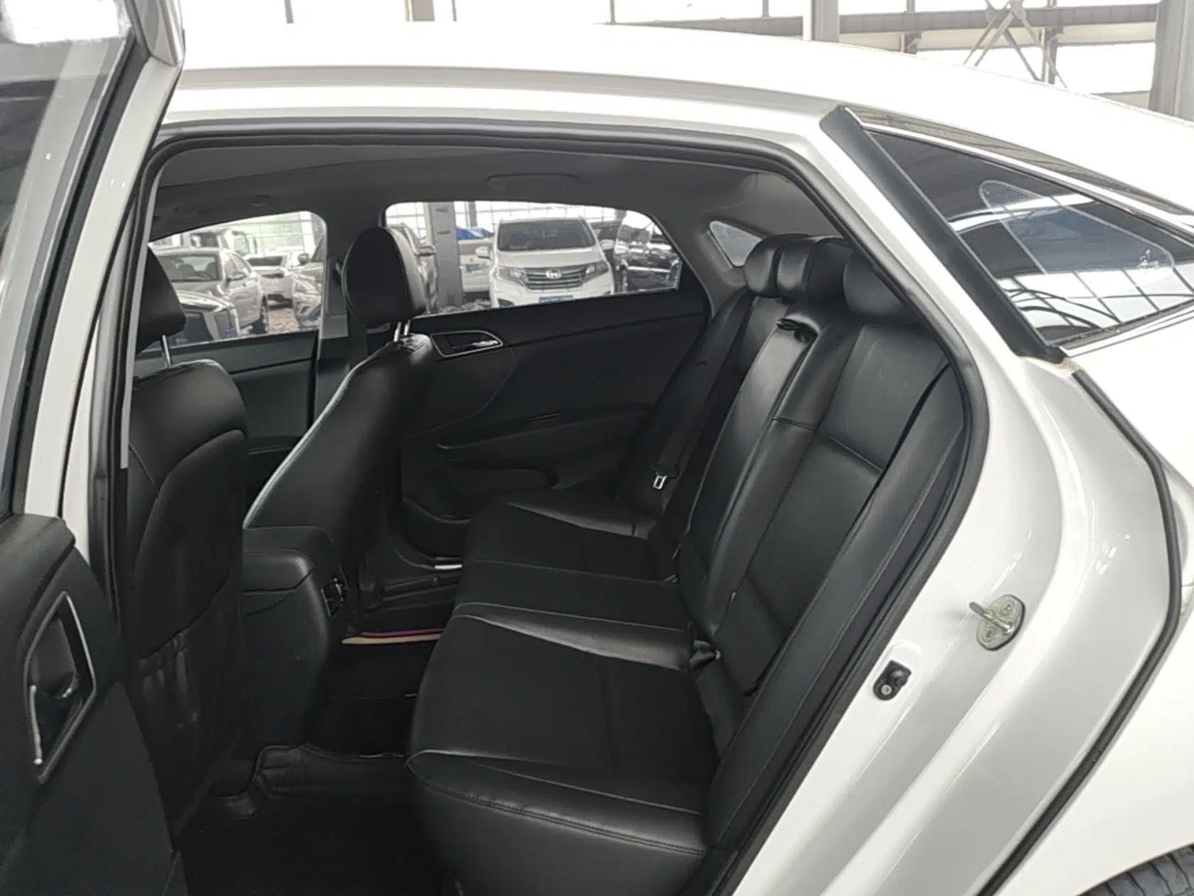Hyundai Mistra 2014 1.8L Automatic Smart GLS — миниатюра 20