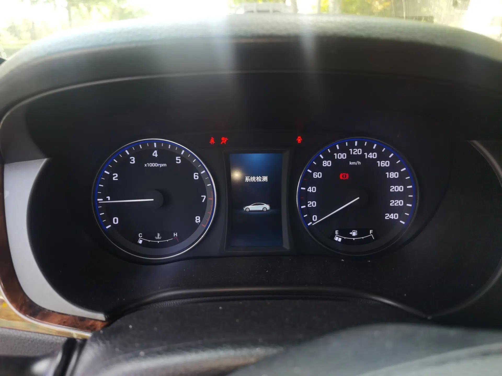 Hyundai Mistra 2014 1.8L Automatic Deluxe DLX Model — миниатюра 11
