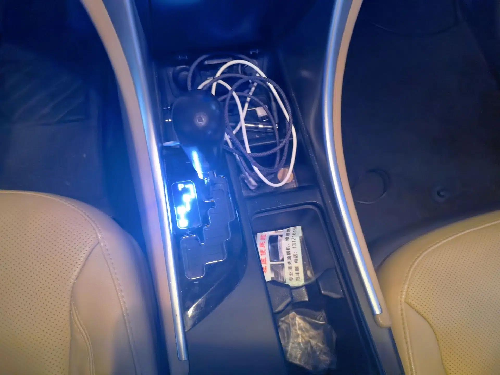 Hyundai Sonata 2011 2.0L Automatic Luxury Edition — миниатюра 14