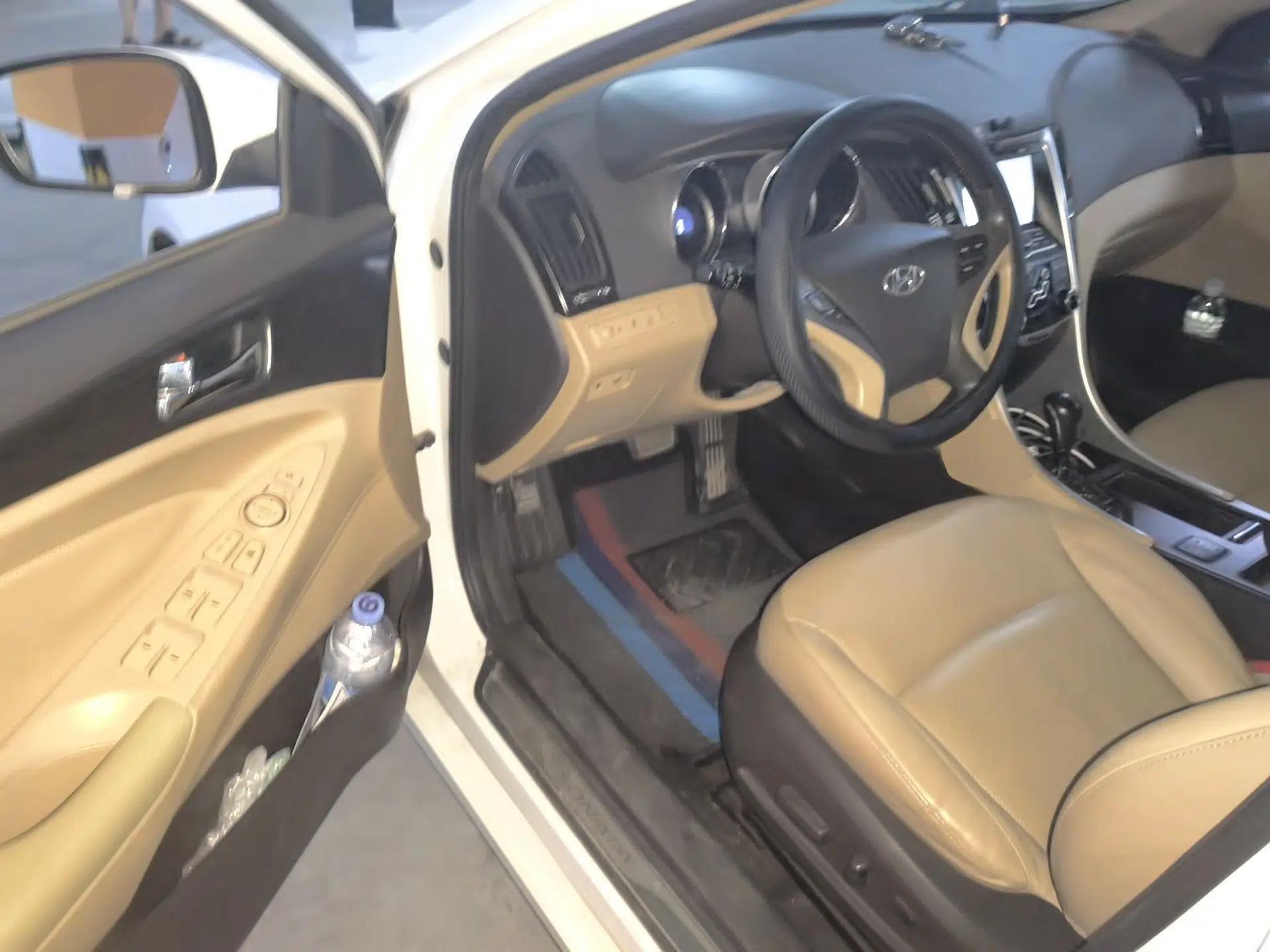 Hyundai Sonata 2011 2.0L Automatic Luxury Edition — миниатюра 16