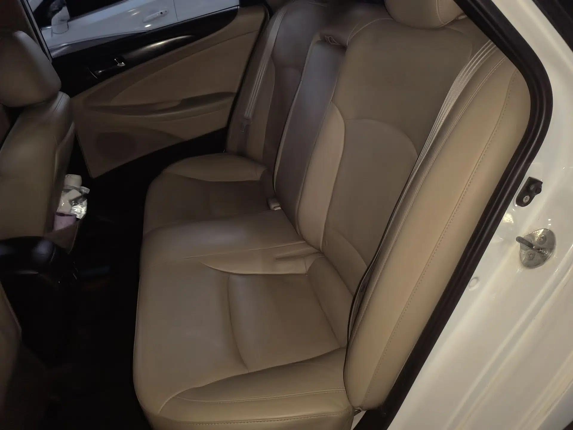 Hyundai Sonata 2011 2.0L Automatic Luxury Edition — миниатюра 17