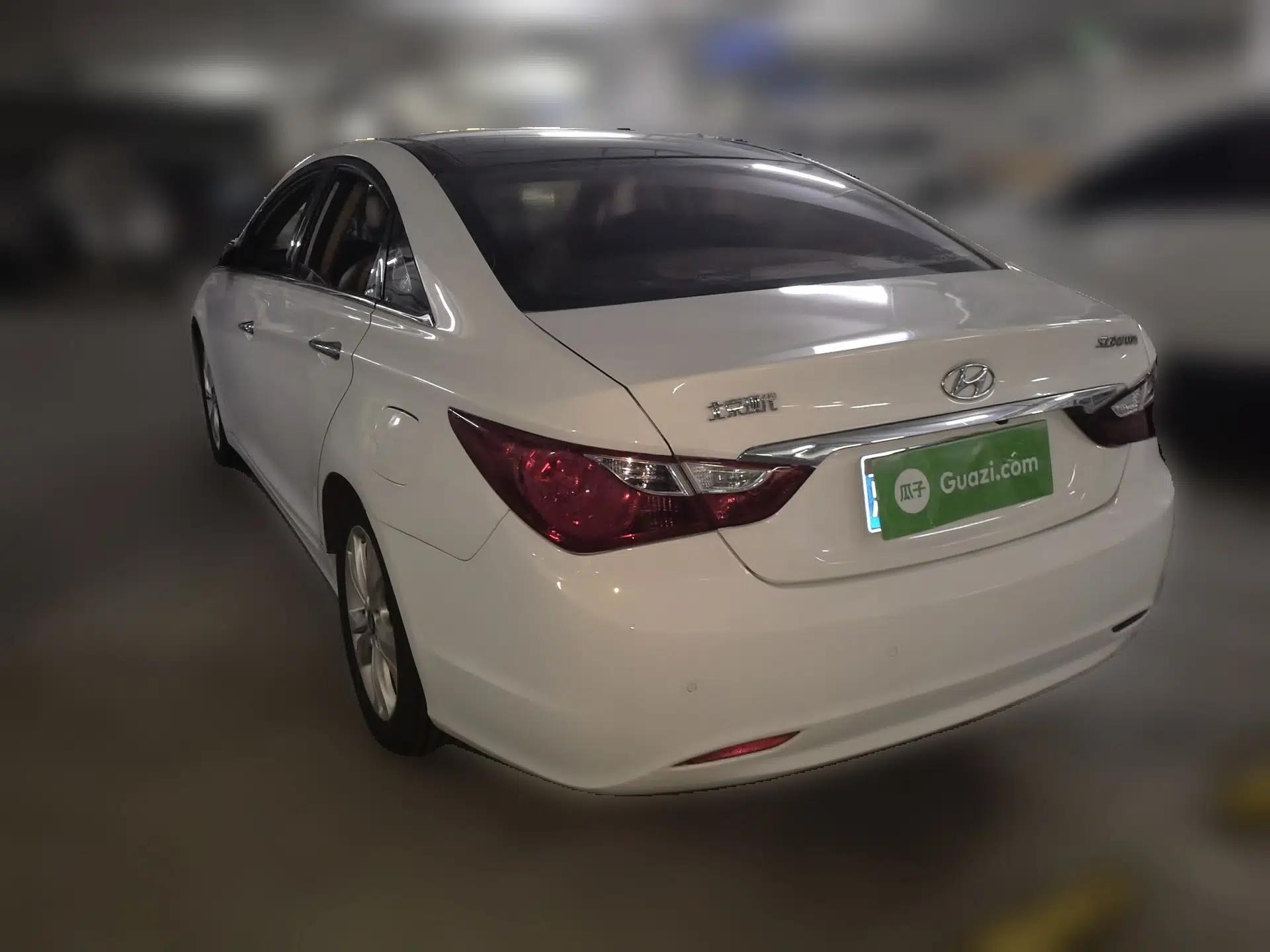 Hyundai Sonata 2011 2.0L Automatic Luxury Edition — миниатюра 4