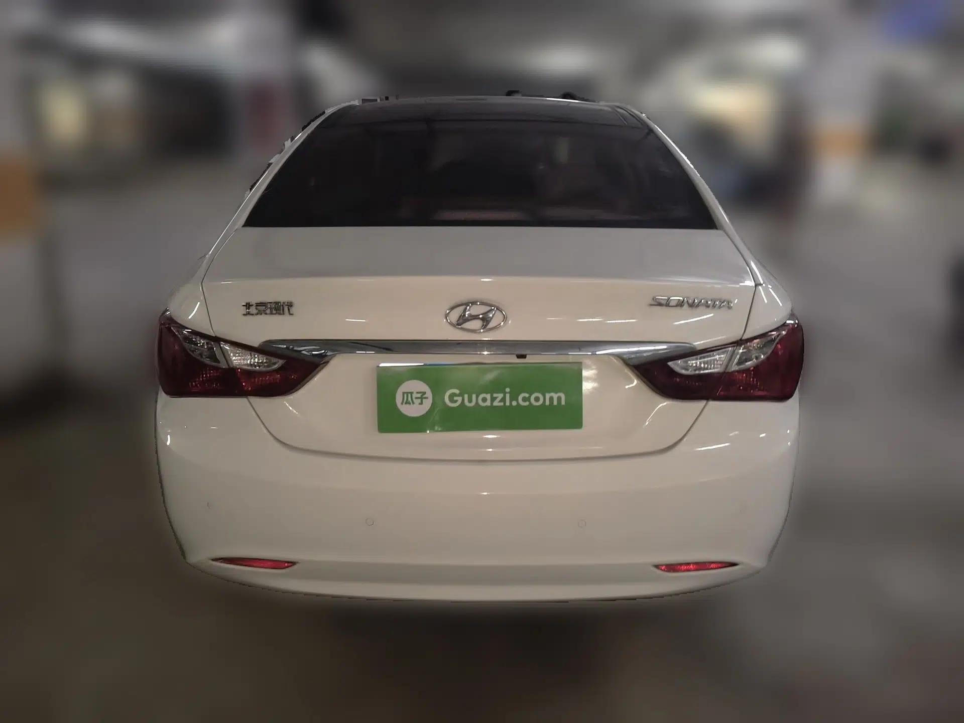 Hyundai Sonata 2011 2.0L Automatic Luxury Edition — миниатюра 5